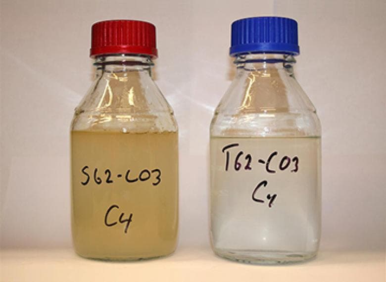 مثال على تحسين جودة المياه ما بين الصمام القياسي (على اليسار) ومنظومة تايفون (على اليمين)